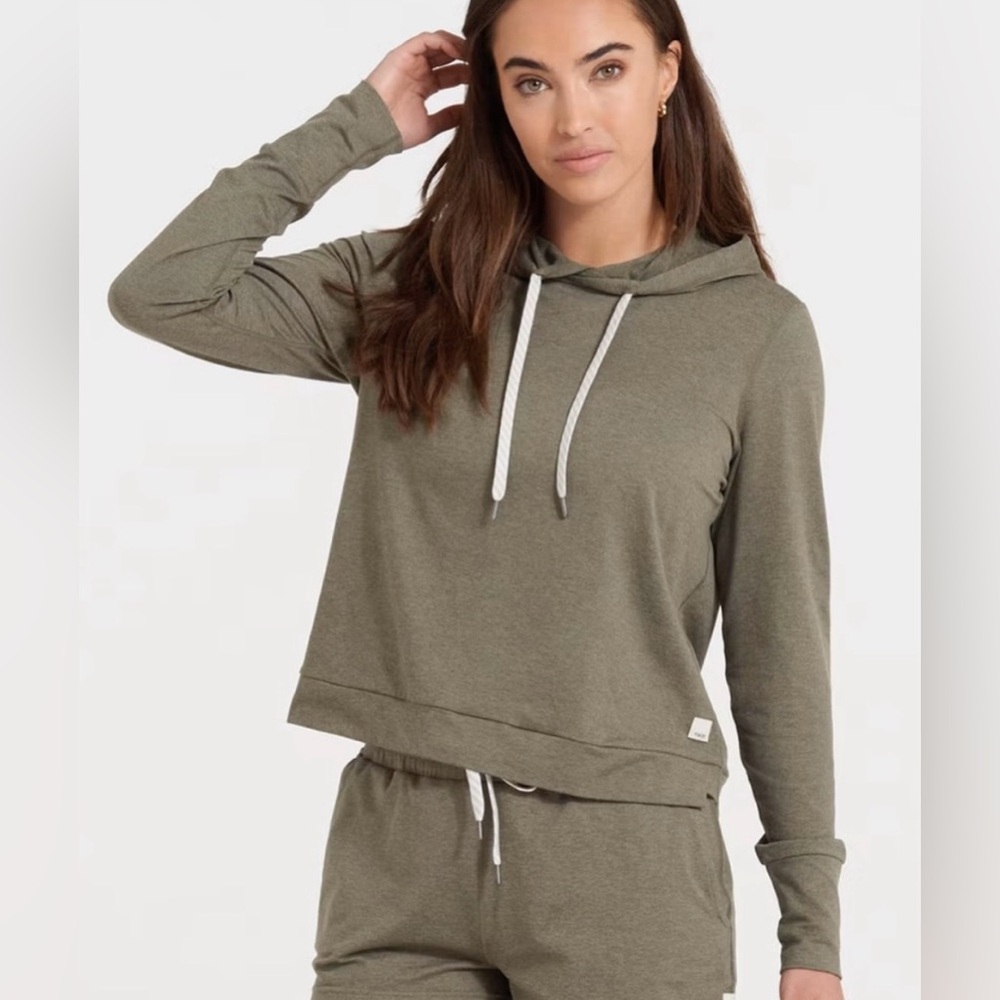 Vuori Halo Essential Hoodie in Oregano